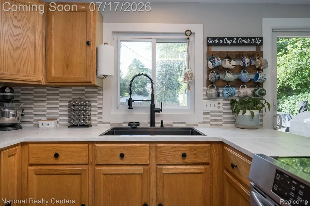 234 Arabelle Street Commerce Charter Township MI 48382
