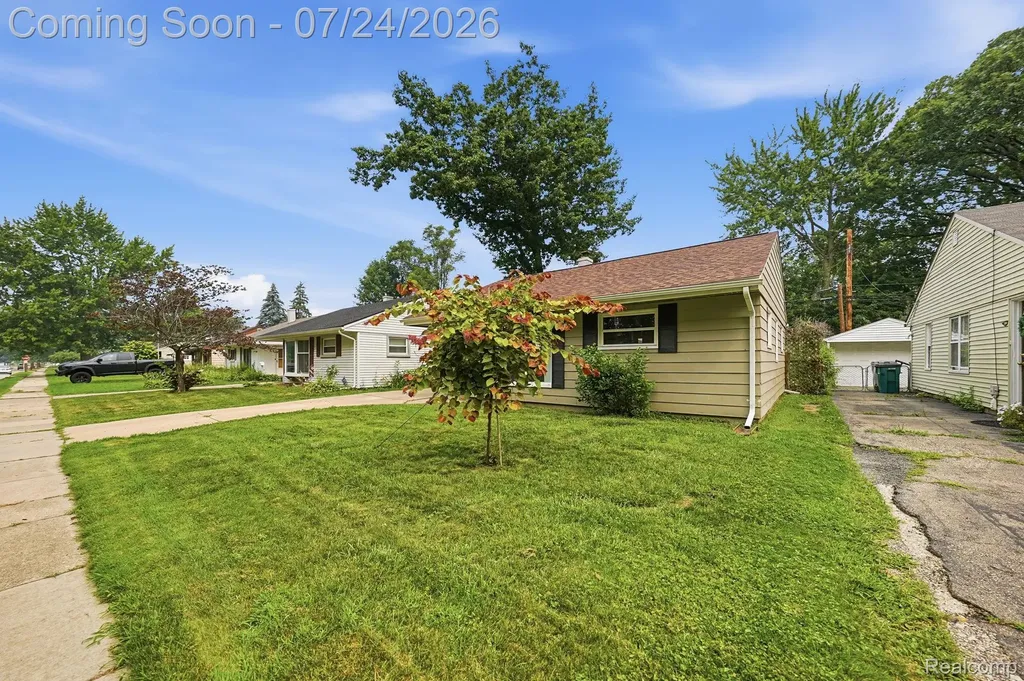 752 W Mapledale Avenue Hazel Park City MI 48030
