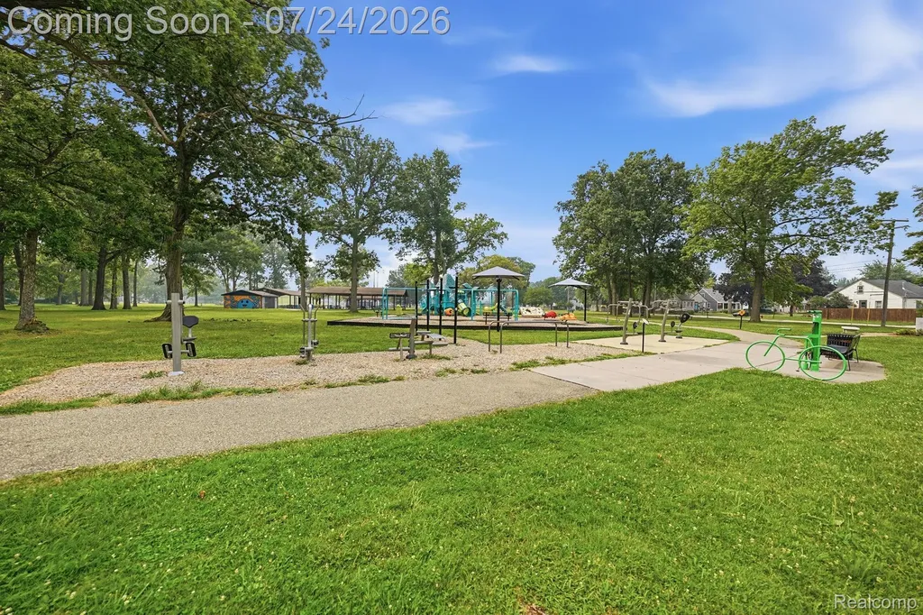 752 W Mapledale Avenue Hazel Park City MI 48030