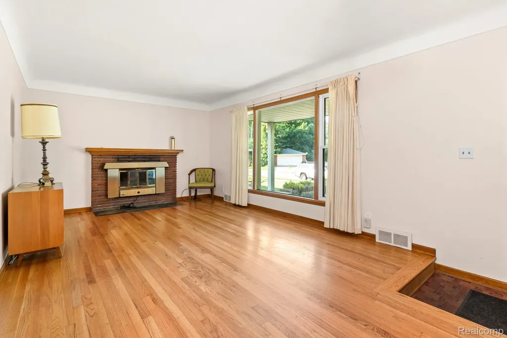15615 Ryland Redford Charter Township MI 48239