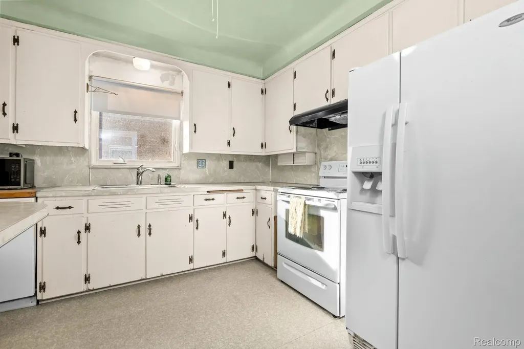15615 Ryland Redford Charter Township MI 48239