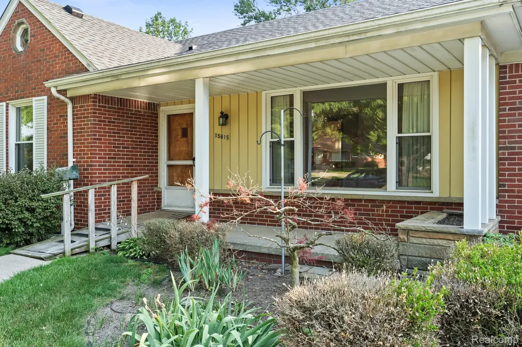 15615 Ryland Redford Charter Township MI 48239