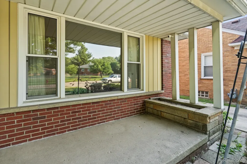 15615 Ryland Redford Charter Township MI 48239