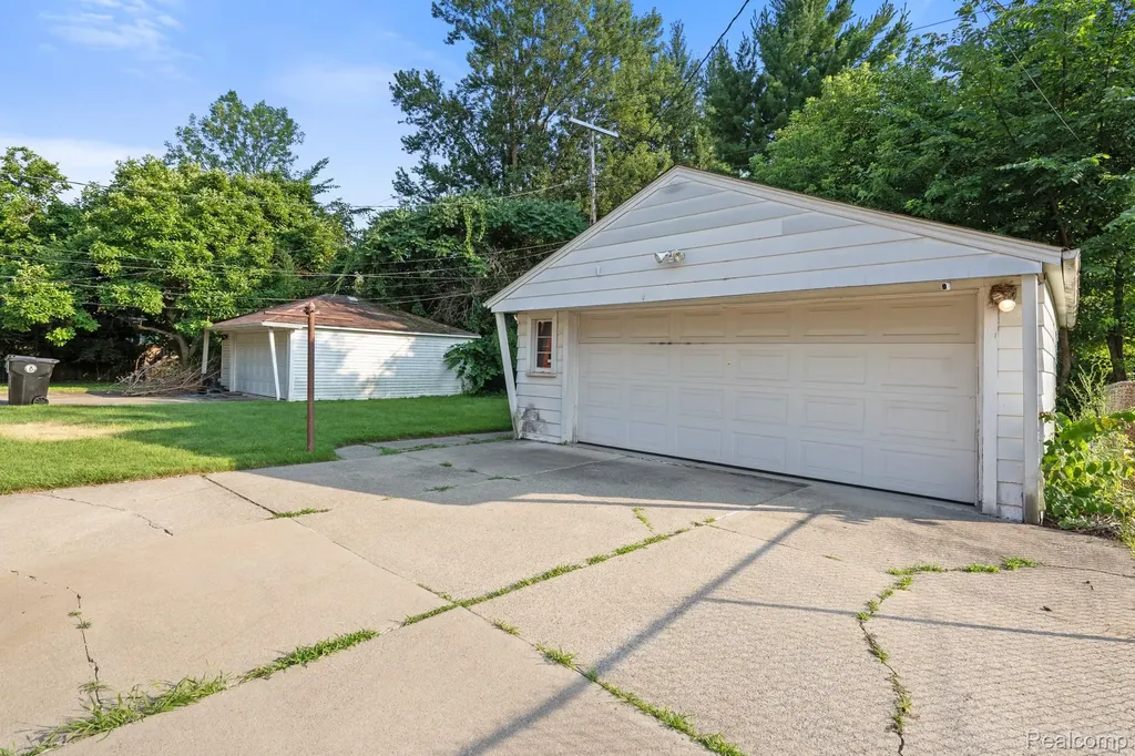 15615 Ryland Redford Charter Township MI 48239
