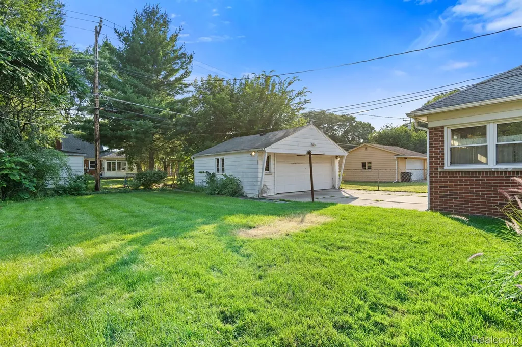 15615 Ryland Redford Charter Township MI 48239