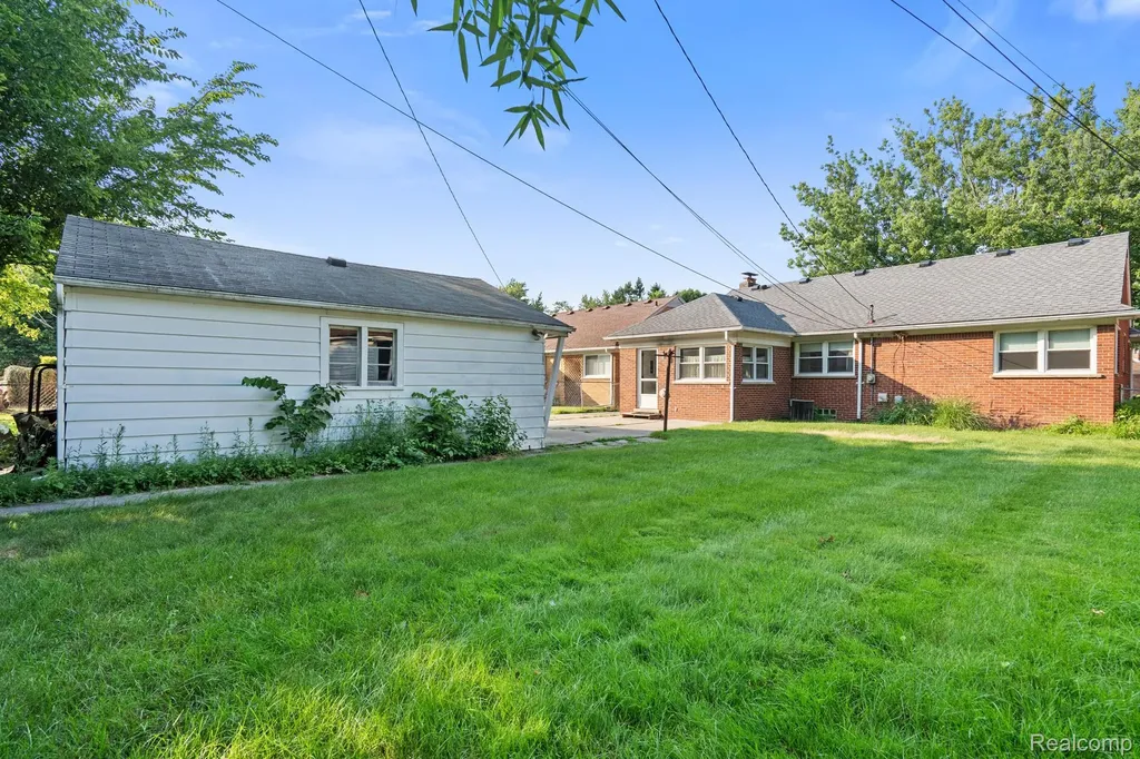 15615 Ryland Redford Charter Township MI 48239