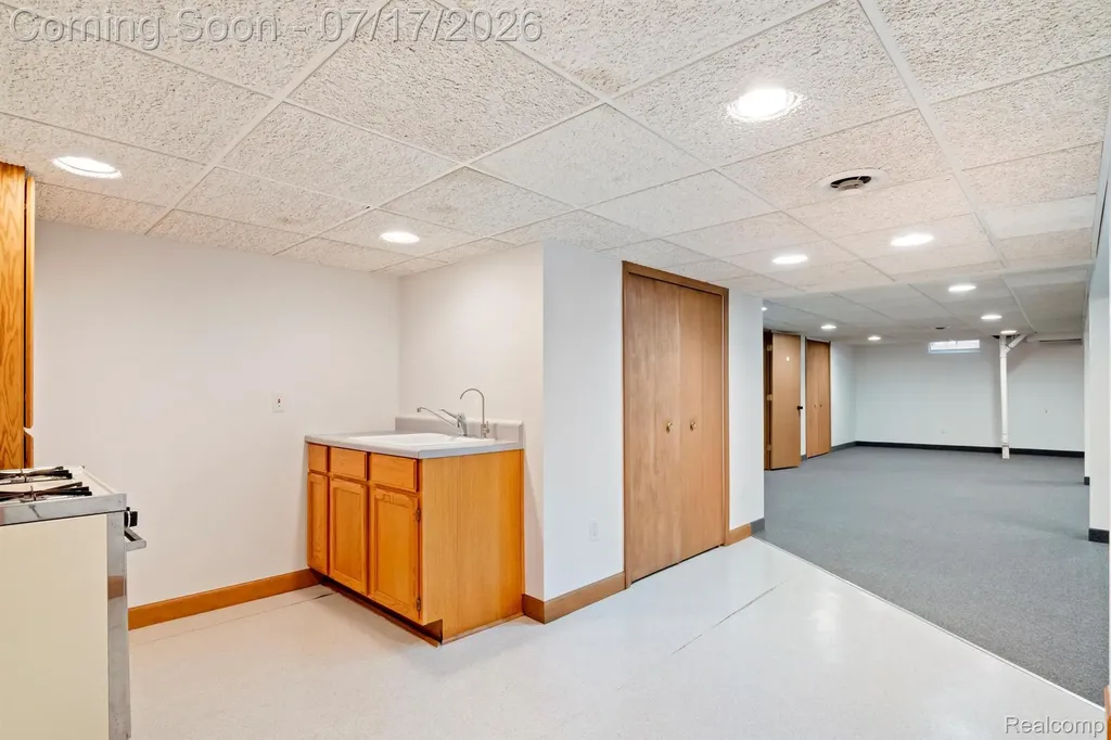 35745 Drake Drive Sterling Heights City MI 48310
