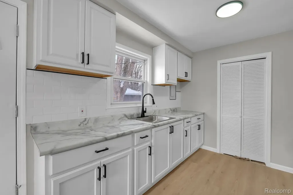 17205 Anne Avenue Allen Park City MI 48101