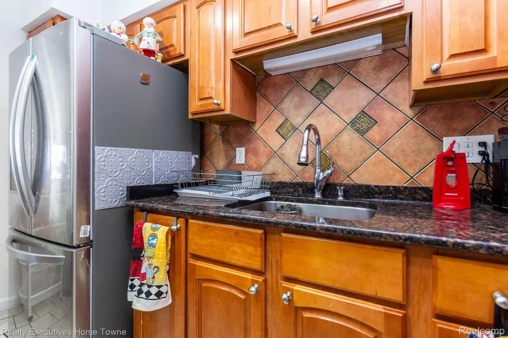 32566 Revere Drive Warren City MI 48092
