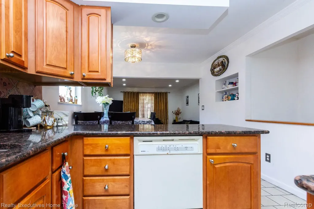 32566 Revere Drive Warren City MI 48092