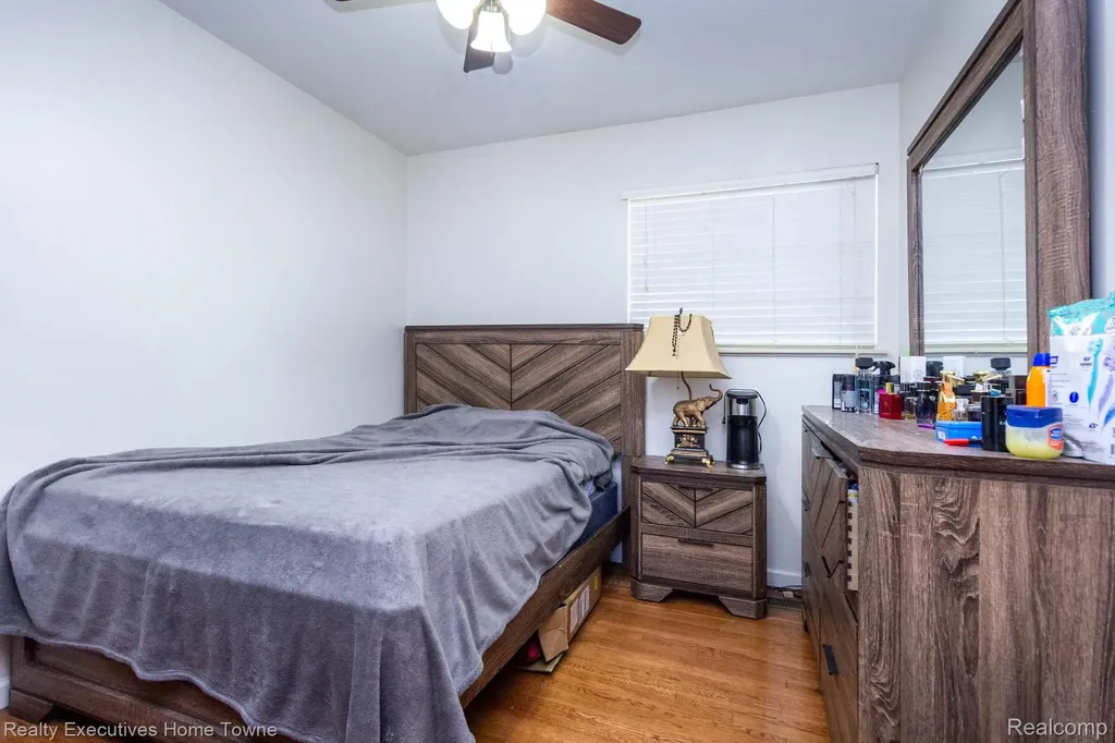 32566 Revere Drive Warren City MI 48092