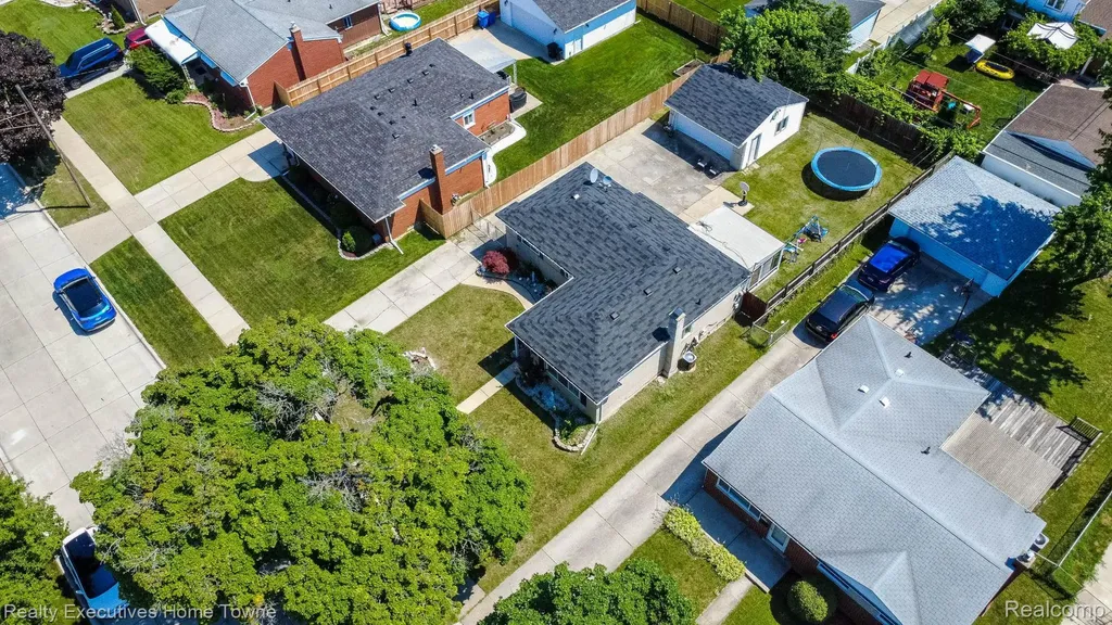 32566 Revere Drive Warren City MI 48092