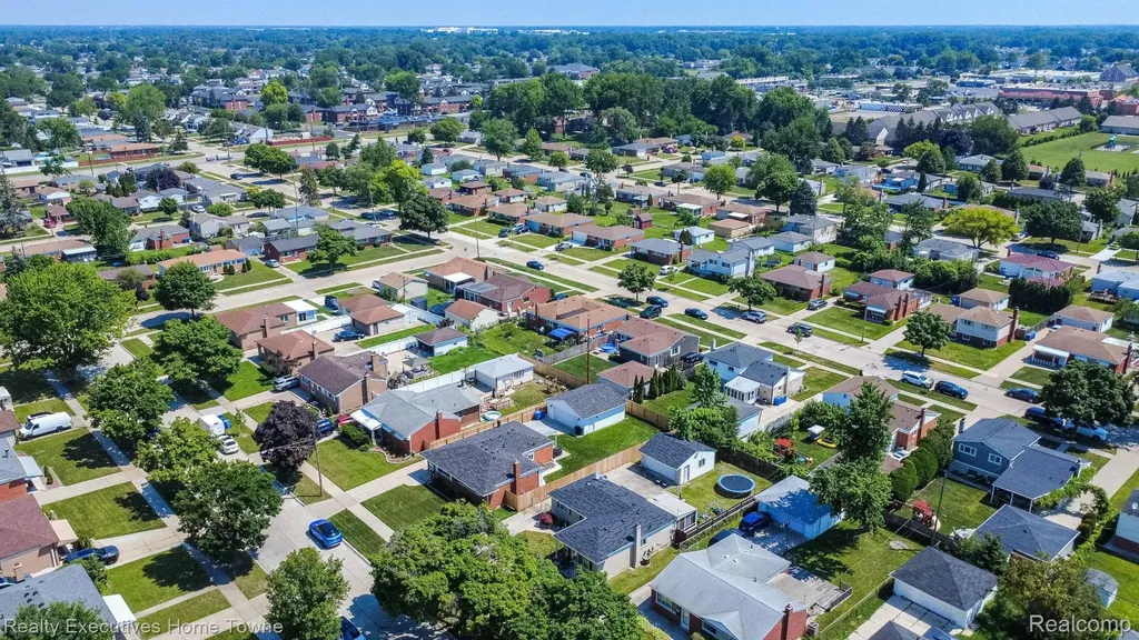 32566 Revere Drive Warren City MI 48092