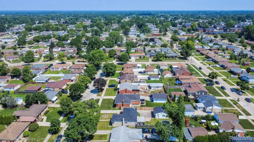 32566 Revere Drive Warren City MI 48092