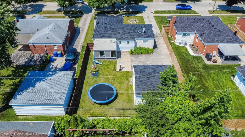 32566 Revere Drive Warren City MI 48092