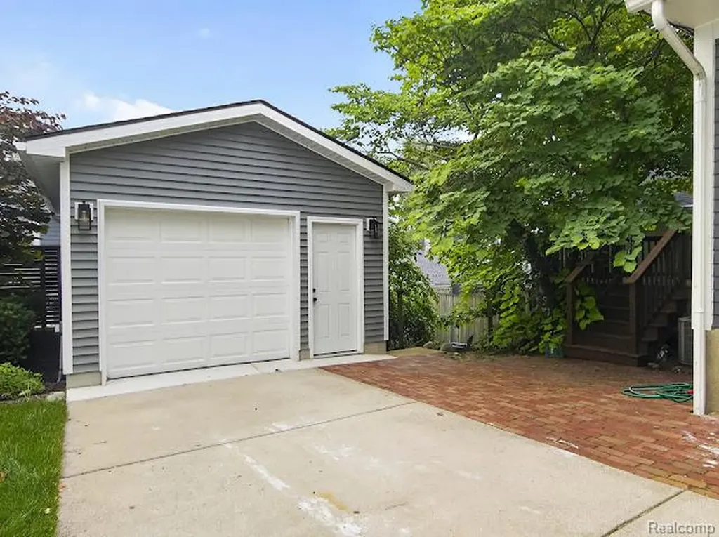 200 W Hoover Avenue Ann Arbor City MI 48103