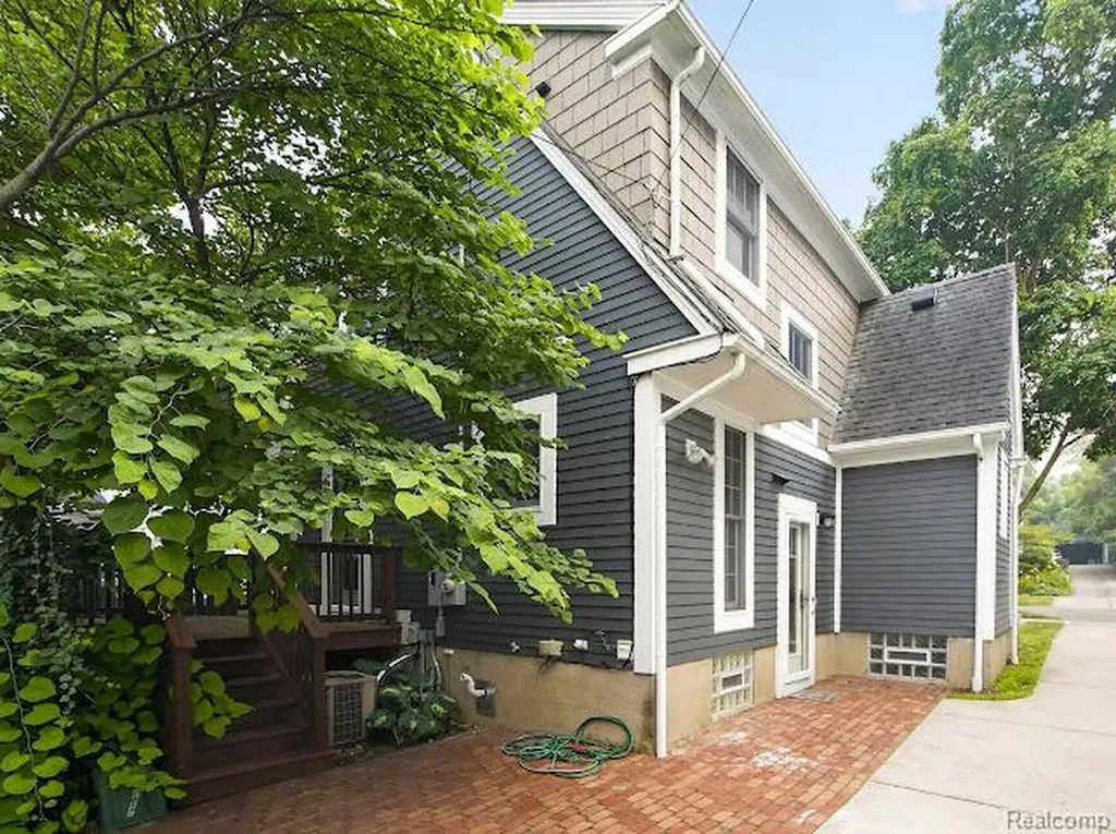 200 W Hoover Avenue Ann Arbor City MI 48103