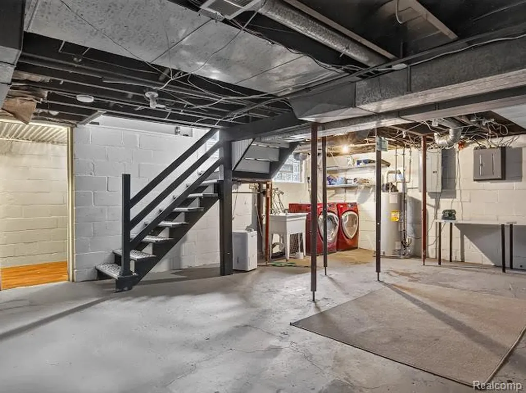 200 W Hoover Avenue Ann Arbor City MI 48103