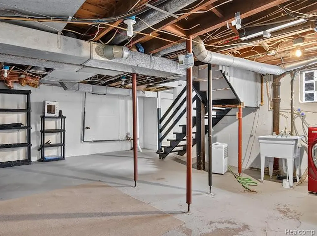 200 W Hoover Avenue Ann Arbor City MI 48103