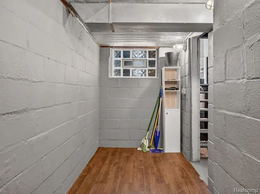 200 W Hoover Avenue Ann Arbor City MI 48103