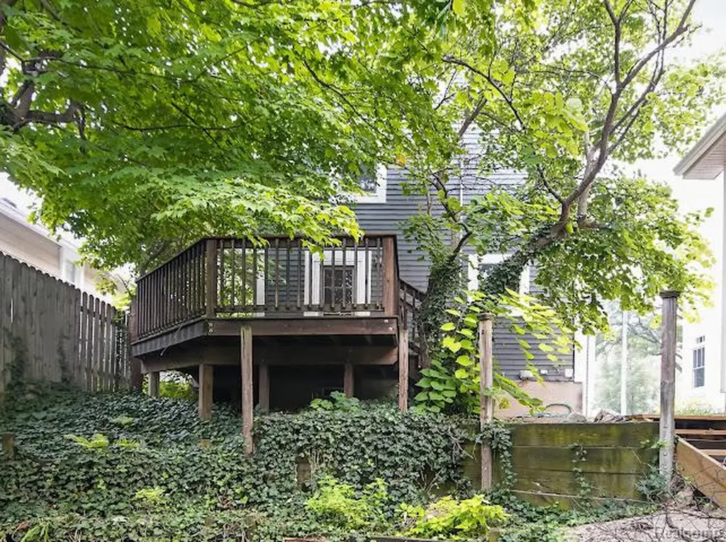 200 W Hoover Avenue Ann Arbor City MI 48103