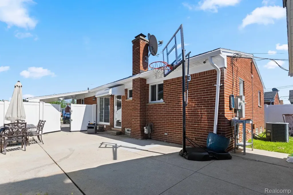 6151 Coolidge Street Dearborn Heights City MI 48127