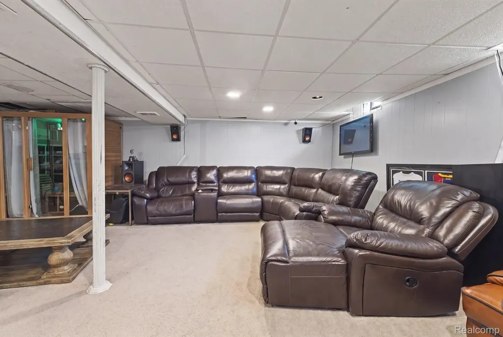 6151 Coolidge Street Dearborn Heights City MI 48127
