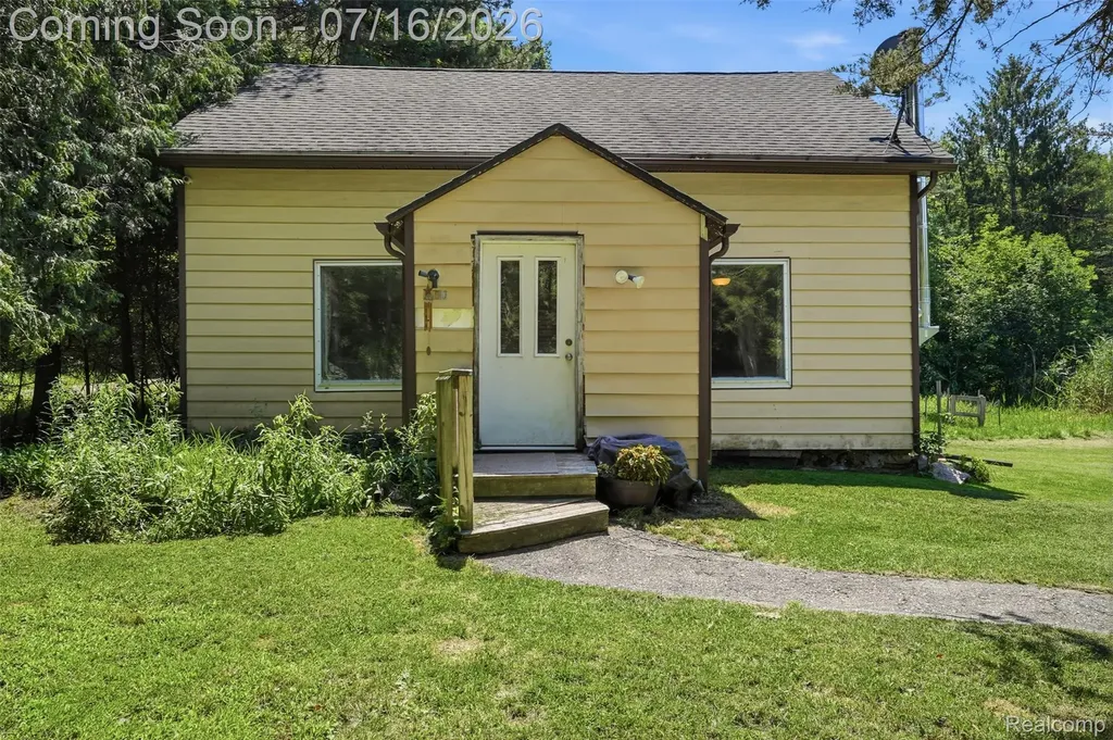 9490 Clark Road Bath Charter Township MI 48823