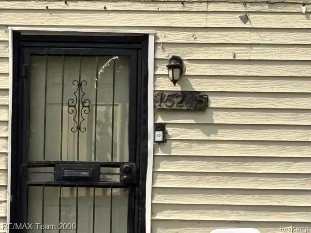 15245 Novara Street Detroit City MI 48205