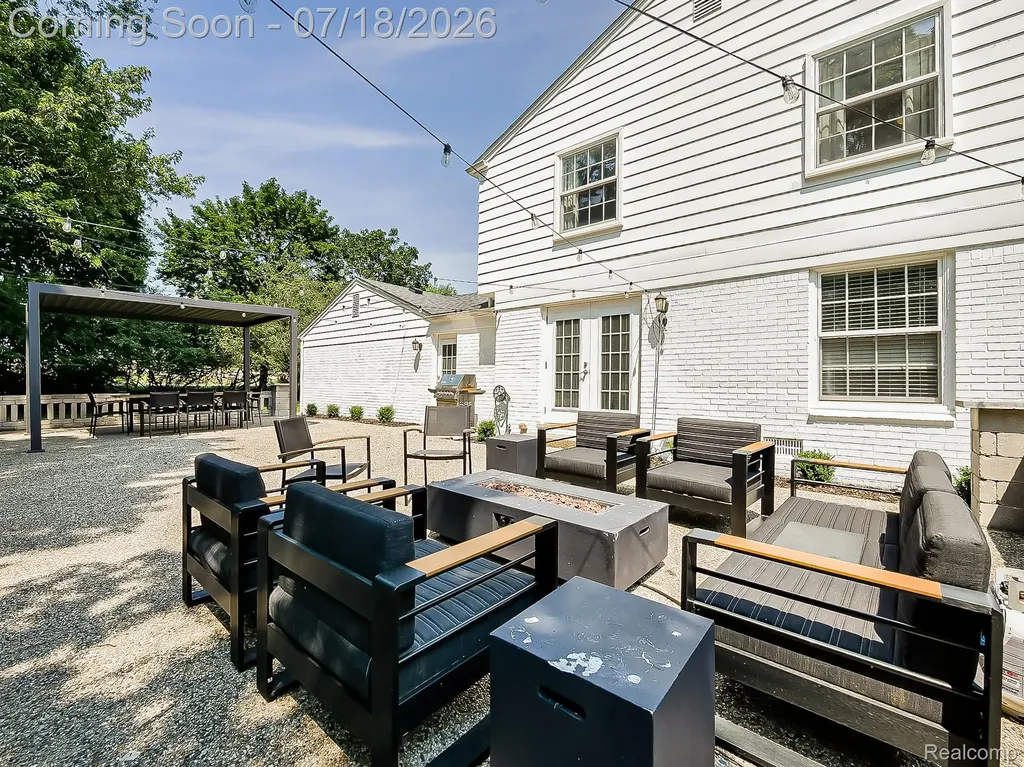 20095 Carriage Lane Beverly Hills Village MI 48025