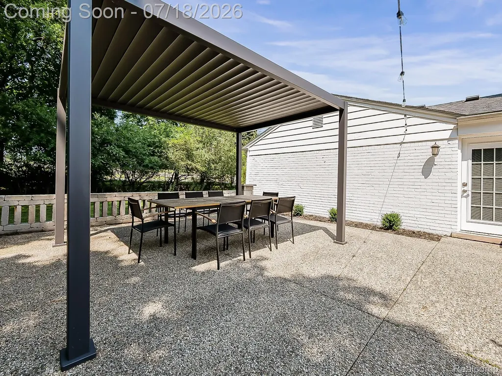 20095 Carriage Lane Beverly Hills Village MI 48025