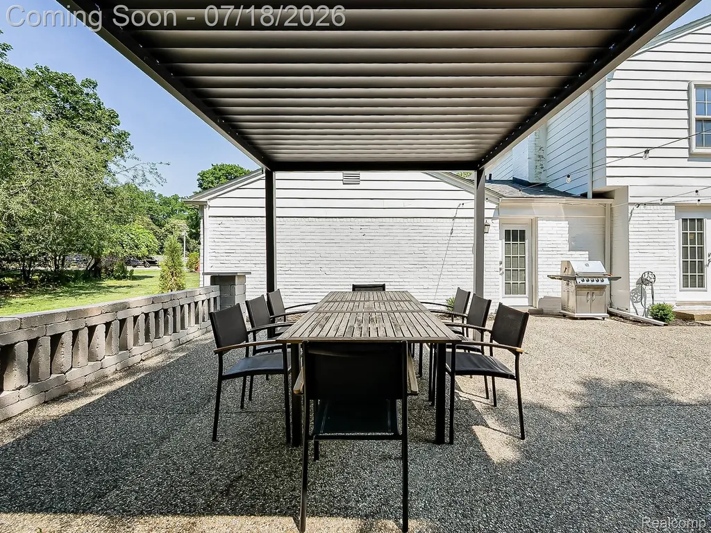 20095 Carriage Lane Beverly Hills Village MI 48025