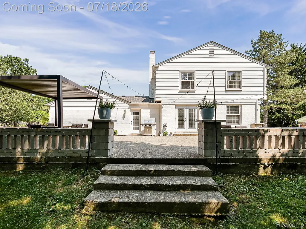 20095 Carriage Lane Beverly Hills Village MI 48025