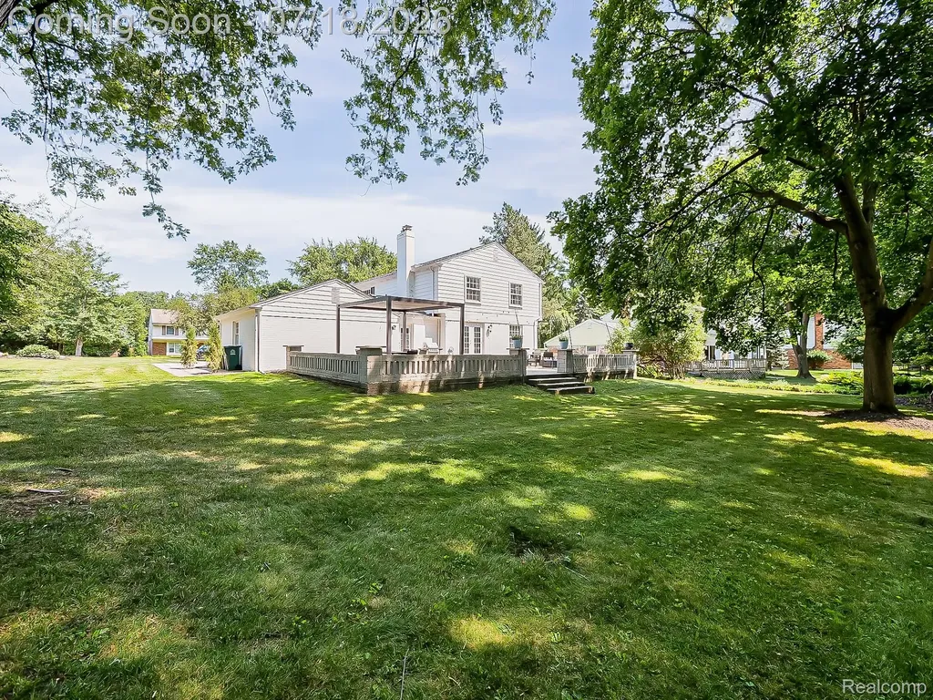 20095 Carriage Lane Beverly Hills Village MI 48025