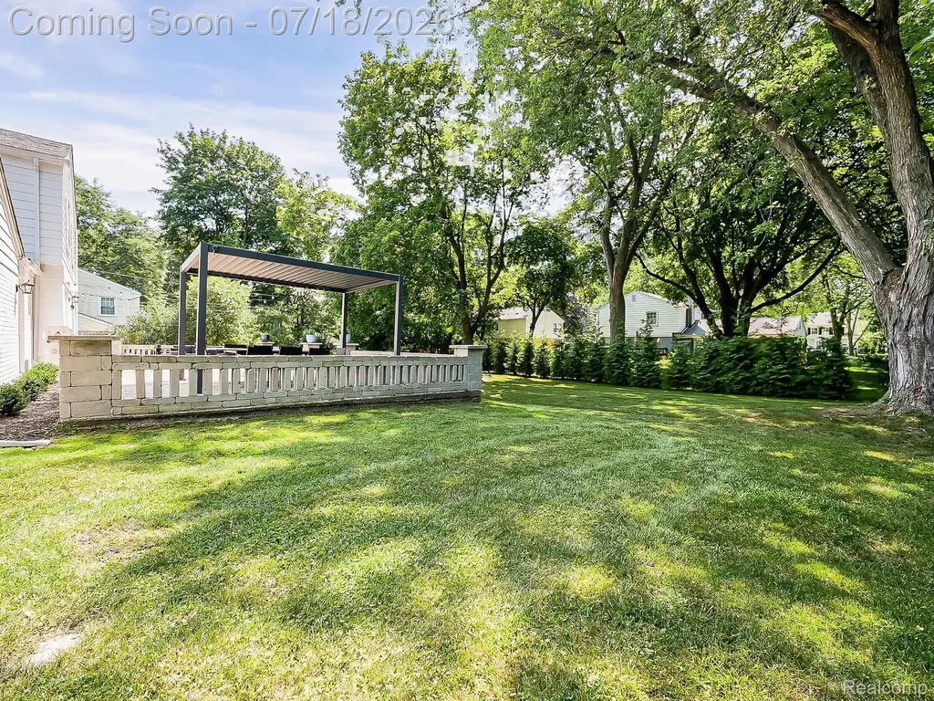 20095 Carriage Lane Beverly Hills Village MI 48025