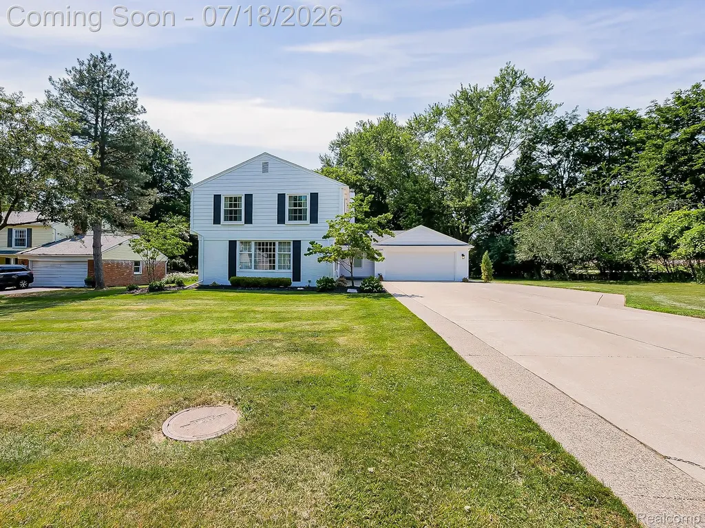 20095 Carriage Lane Beverly Hills Village MI 48025