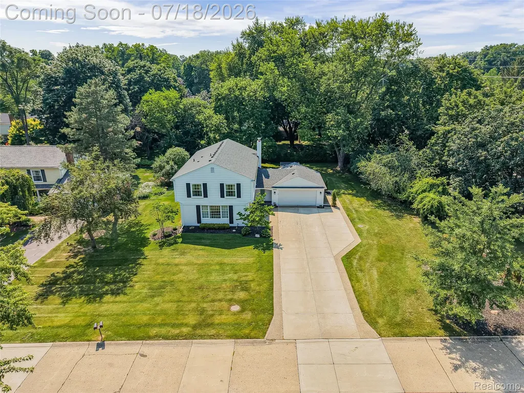 20095 Carriage Lane Beverly Hills Village MI 48025