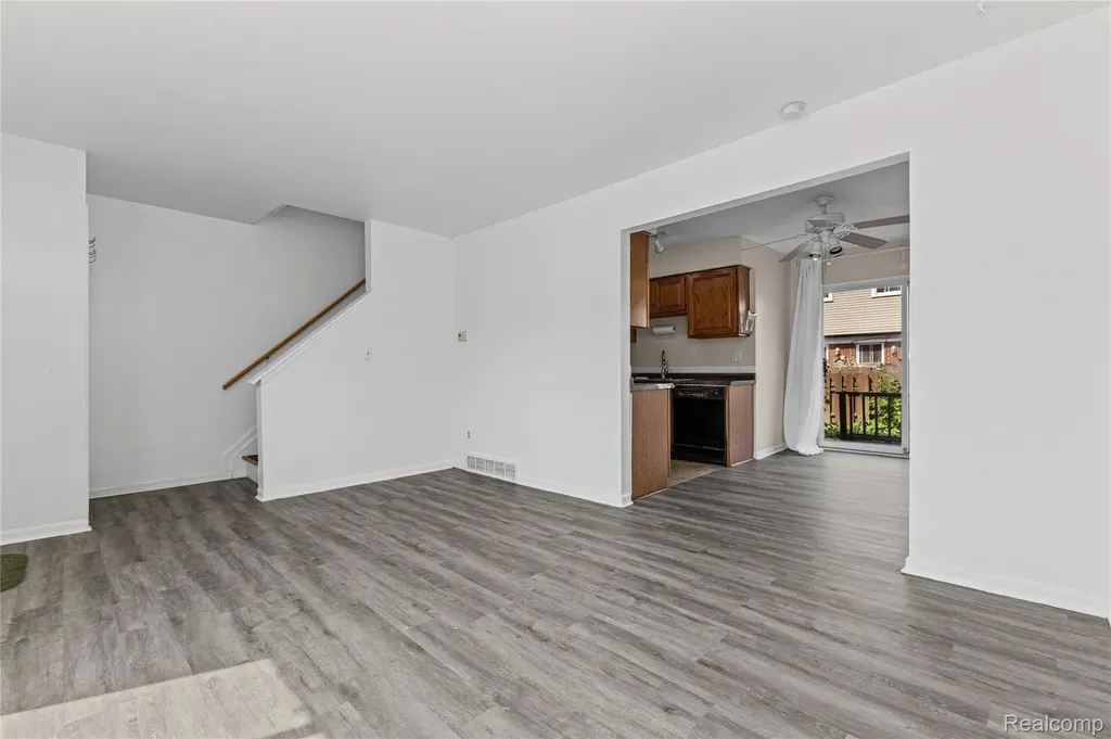 8136 Busko Warren City MI 48093