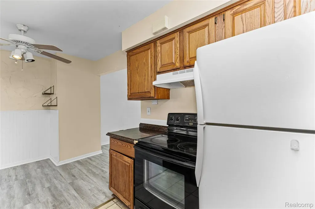 8136 Busko Warren City MI 48093