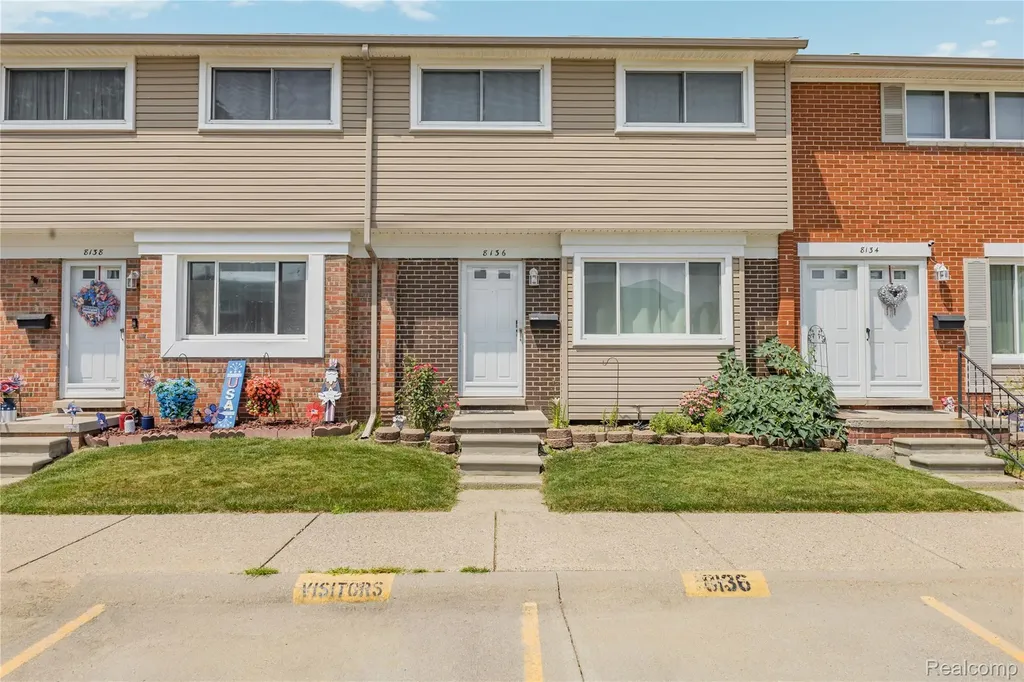 8136 Busko Warren City MI 48093