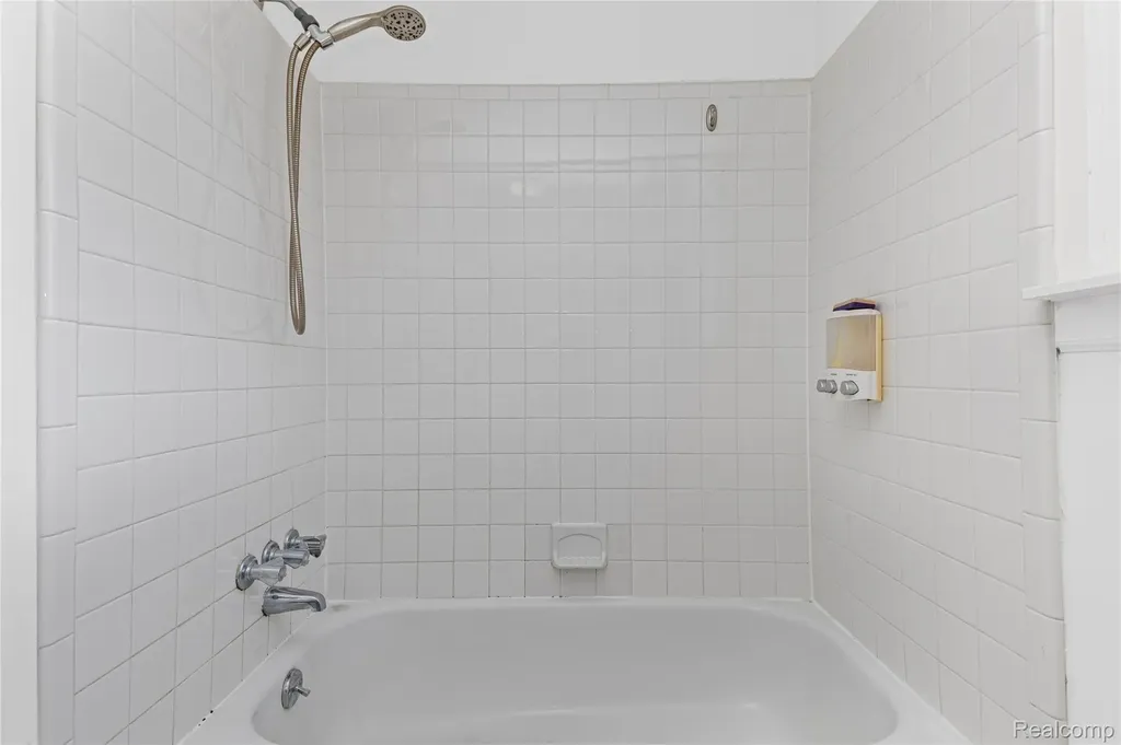 8136 Busko Warren City MI 48093