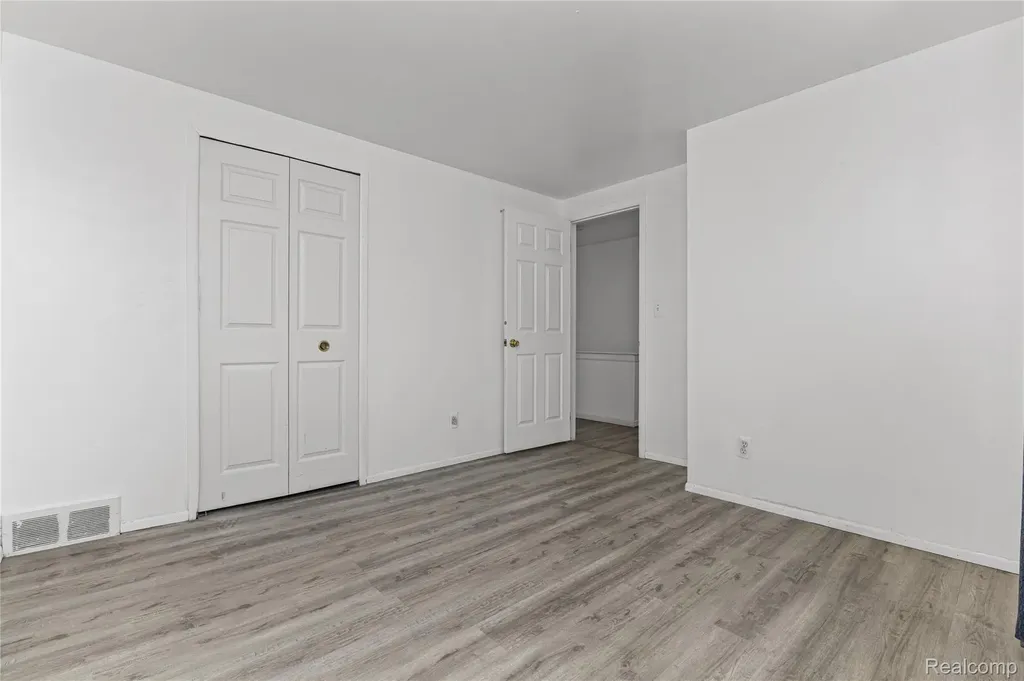 8136 Busko Warren City MI 48093