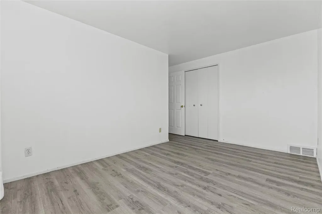 8136 Busko Warren City MI 48093