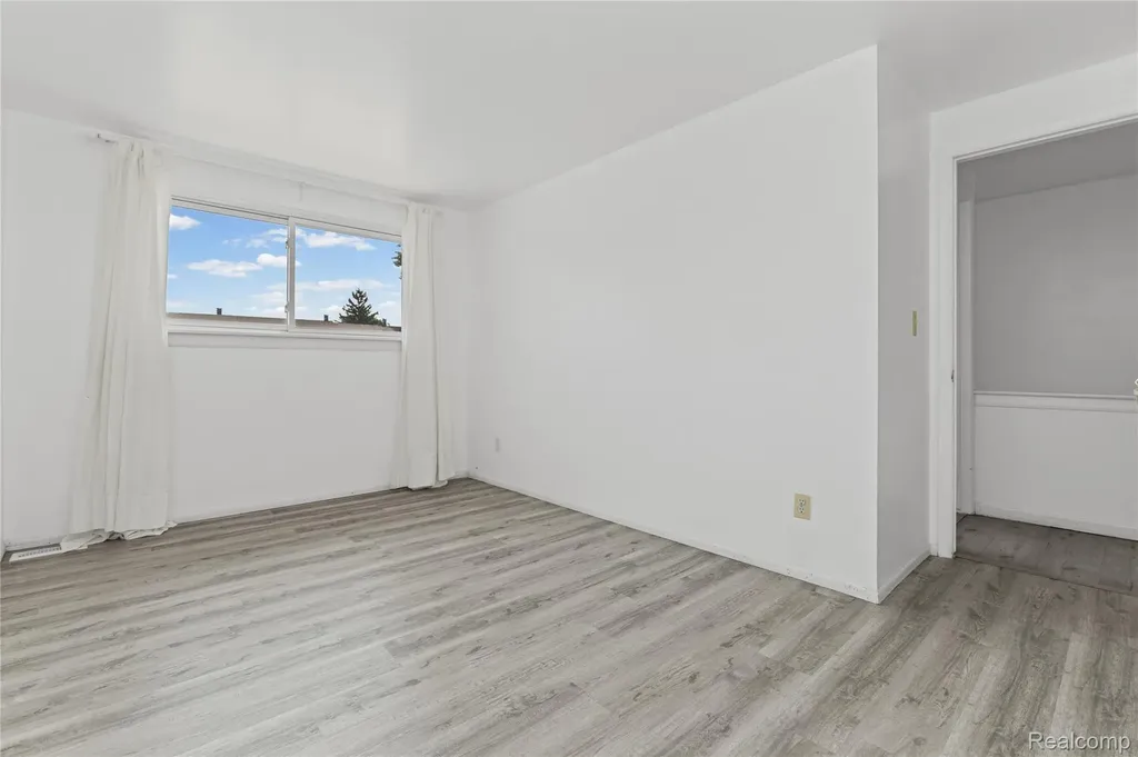 8136 Busko Warren City MI 48093