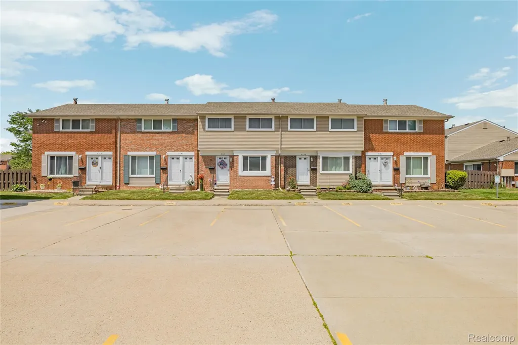 8136 Busko Warren City MI 48093