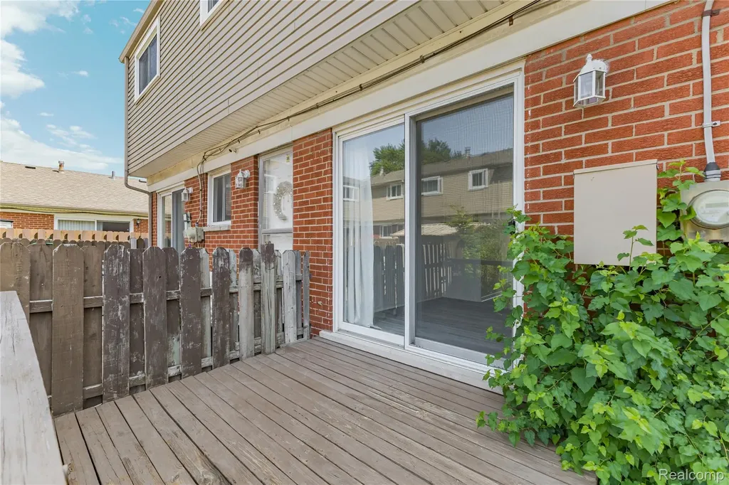 8136 Busko Warren City MI 48093