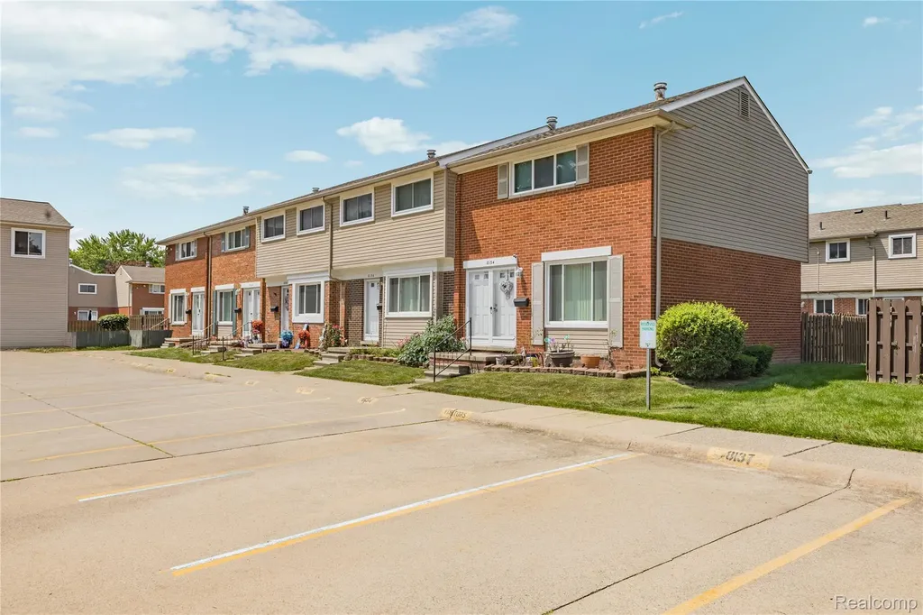 8136 Busko Warren City MI 48093