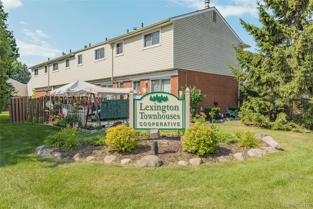 8136 Busko Warren City MI 48093