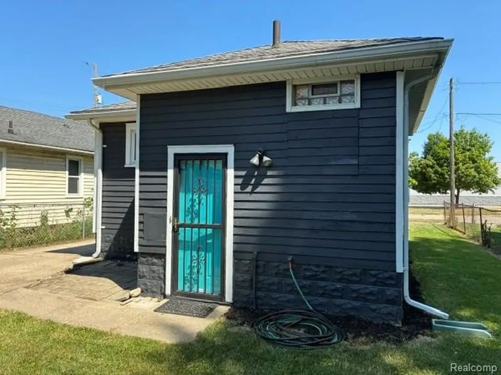 3517 Augusta Street Flint City MI 48503