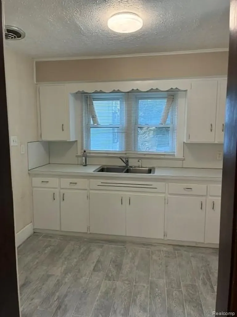 3517 Augusta Street Flint City MI 48503